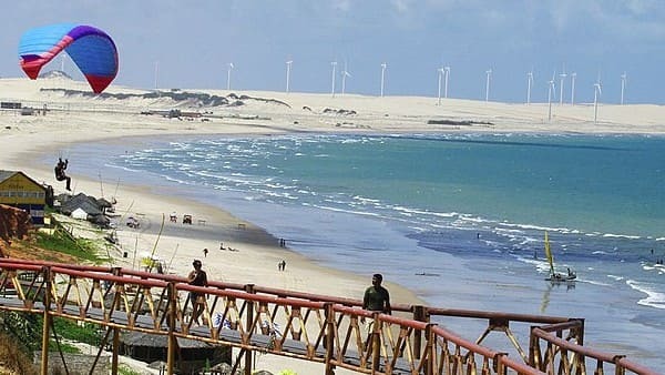 Descubra tudo sobre Canoa Quebrada: como chegar, onde ficar, melhores praias, passeios, gastronomia e dicas imperdíveis para sua viagem!
